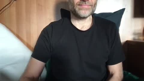 saint009 online show from December 28, 11:41 am