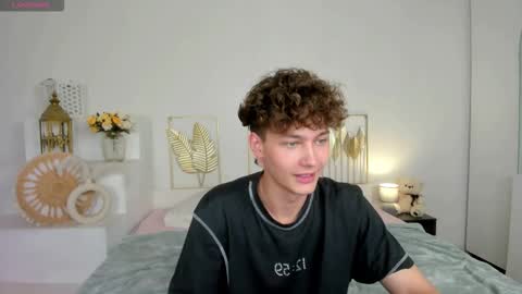 Snapshot of samanie_ chatting on September 26, 2:37 pm Sam online show from September 26, 2:37 pm