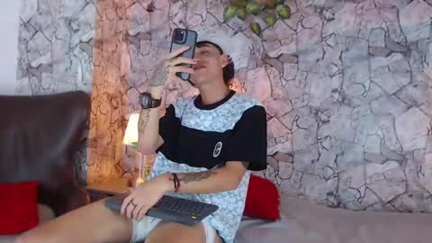 samueel_hilton online show from December 15, 7:13 am