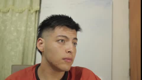 Santiago Henao online show from December 3, 6:03 am