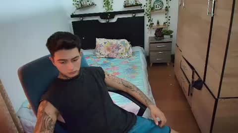 santi_ss online show from June 25, 3:17 pm
