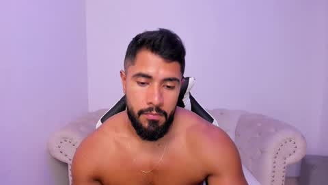 santiago_huntt online show from February 23, 8:32 pm