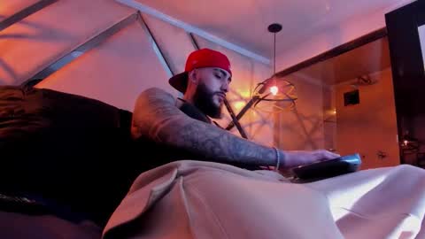 Santiago Hincapiie online show from March 4, 4:30 am