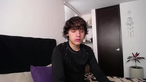 Santii online show from March 11, 1:01 pm