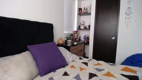 Santii online show from February 4, 3:36 pm