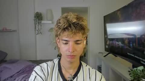 kitty online show from November 8, 2:26 am