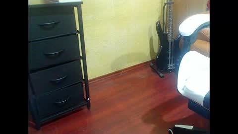 Snapshot of saturno_97 chatting on January 12, 8:36 pm saturno_97 online show from January 12, 8:36 pm