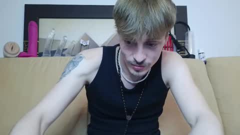 Snapshot of scaleslayer chatting on February 18, 7:54 pm Mike online show from February 18, 7:54 pm