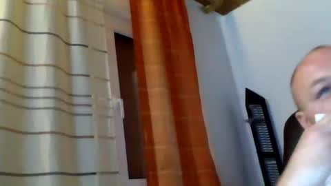 Snapshot of schnibschnab chatting on October 11, 1:31 am schnibschnab online show from October 11, 1:31 am