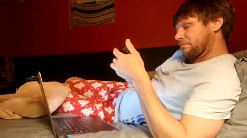 Snapshot of scruff2022 chatting on December 19, 2:34 am Scruff2022 online show from December 19, 2:34 am