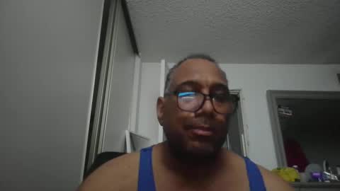 Snapshot of sdblkmale2131 chatting on September 21, 1:11 pm sdblkmale2131 online show from September 21, 1:11 pm