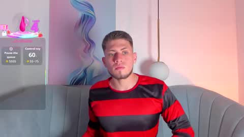 Snapshot of sebastianmaximoff chatting on October 22, 10:46 pm Sebastian online show from October 22, 10:46 pm