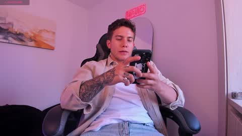 Snapshot of sebastianortizm chatting on January 12, 10:22 pm Lucian Sinclair online show from January 12, 10:22 pm