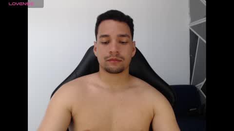 Snapshot of secretboy5000 chatting on December 21, 12:49 pm Jex online show from December 21, 12:49 pm