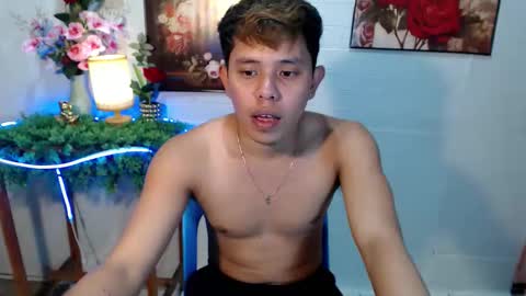 Max online show from May 12, 6:49 pm