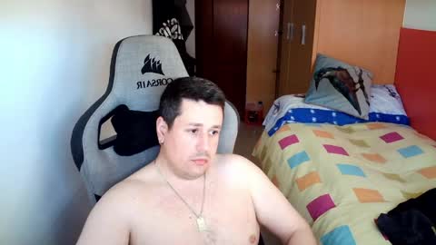 Pollos online show from April 6, 1:01 pm