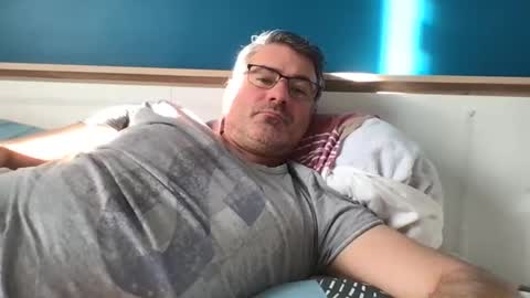 Snapshot of sesamechris92 chatting on January 3, 1:03 pm sesamechris92 online show from January 3, 1:03 pm