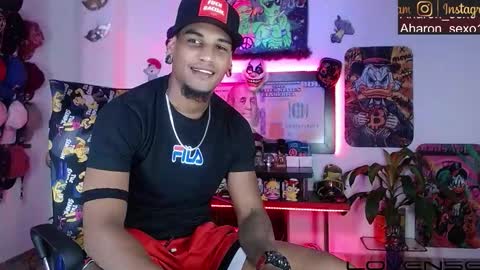 Aharon  ravelo online show from February 15, 5:46 am