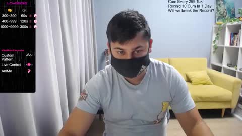 Snapshot of sexxxdickbig chatting on October 21, 8:39 am Tommy online show from October 21, 8:39 am