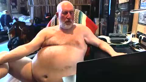 Snapshot of sexyolbear chatting on September 17, 3:02 pm Grizz Lee Bear online show from September 17, 3:02 pm