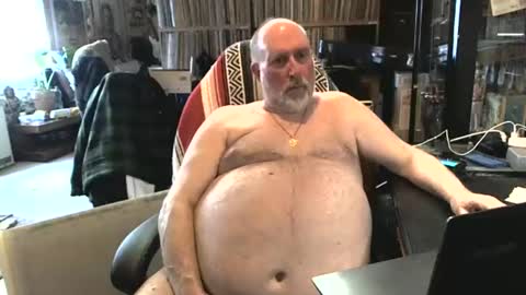 Snapshot of sexyolbear chatting on March 12, 2:01 pm Grizz Lee Bear online show from March 12, 2:01 pm