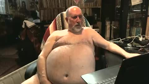Snapshot of sexyolbear chatting on February 1, 6:19 pm Grizz Lee Bear online show from February 1, 6:19 pm