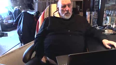 Snapshot of sexyolbear chatting on February 11, 10:15 am Grizz Lee Bear online show from February 11, 10:15 am
