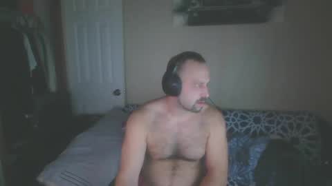 Snapshot of sexypeople4204u chatting on December 16, 2:15 am sexypeople4204u online show from December 16, 2:15 am