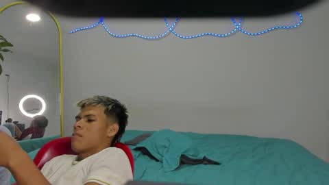 shark_boy21 online show from January 7, 3:11 am