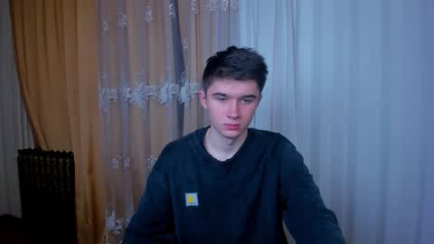 Max online show from December 3, 7:42 pm