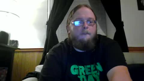 Snapshot of shifty885 chatting on January 3, 12:22 am shifty885 online show from January 3, 12:22 am