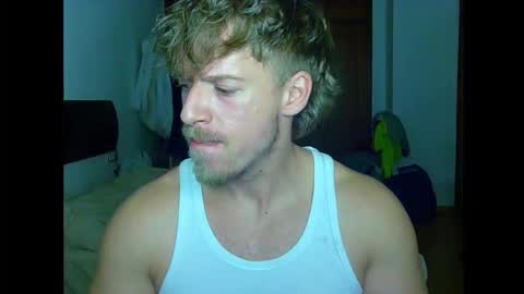 Snapshot of shirtless_dj chatting on October 25, 12:12 am Cick Goreskin online show from October 25, 12:12 am
