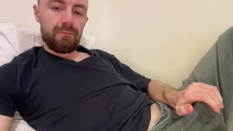 Snapshot of show_jizzness chatting on February 7, 11:24 pm show_jizzness online show from February 7, 11:24 pm