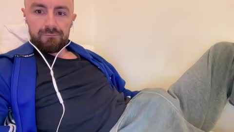 Snapshot of show_jizzness chatting on February 4, 7:33 pm show_jizzness online show from February 4, 7:33 pm