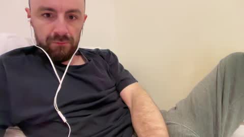 Snapshot of show_jizzness chatting on February 10, 10:51 pm show_jizzness online show from February 10, 10:51 pm