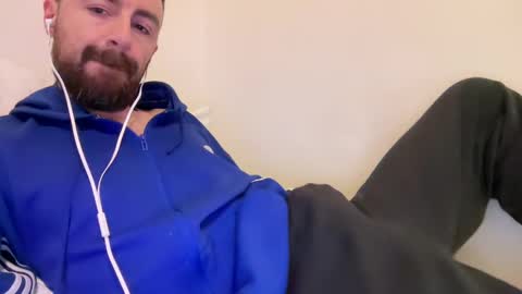Snapshot of show_jizzness chatting on February 18, 6:17 pm show_jizzness online show from February 18, 6:17 pm