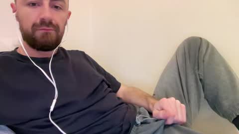 Snapshot of show_jizzness chatting on February 9, 7:41 pm show_jizzness online show from February 9, 7:41 pm