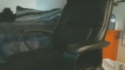 shyboyhugecum2020 online show from February 3, 4:10 am