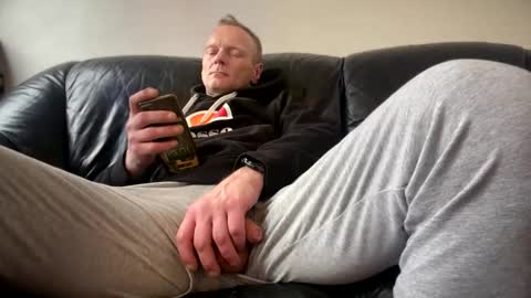 R online show from February 5, 10:44 am