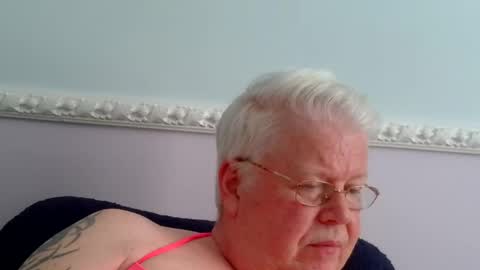silverfoxpauly online show from May 26, 12:56 pm