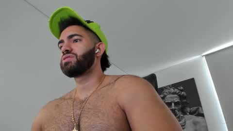 simon_leon01 online show from May 31, 4:28 pm