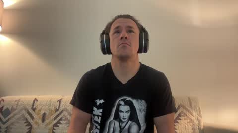 Snapshot of sirbubblesworth chatting on February 8, 12:17 am sirbubblesworth online show from February 8, 12:17 am