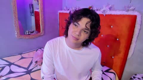 Snapshot of sirius_angels chatting on December 10, 8:38 pm adam angels online show from December 10, 8:38 pm