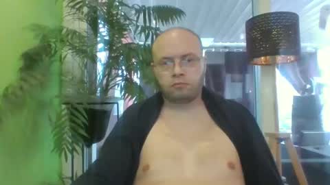 sixten113 online show from February 12, 9:15 am