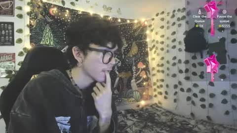 skiny_dann online show from April 23, 3:11 am