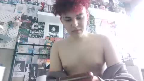 sluttyfemtwinky online show from February 19, 8:27 pm