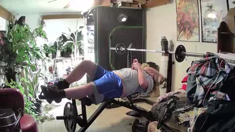 smallchubbers online show from February 18, 11:52 pm