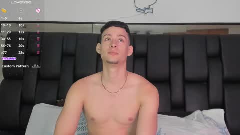 Snapshot of smiith_jade chatting on February 25, 10:18 pm Jade Smiith online show from February 25, 10:18 pm