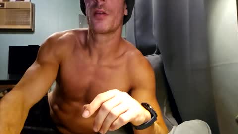 Snackyyyy online show from February 6, 1:02 am