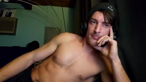 Snackyyyy online show from December 27, 5:31 am